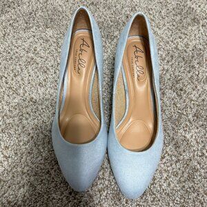Abella True Comfort Powder Blue Suede 3" Heels Size 7.5M